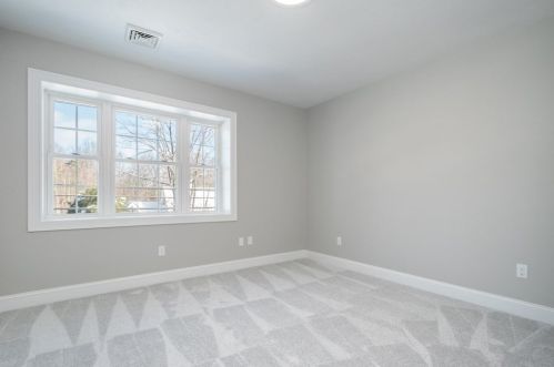 711 Salisbury St, Worcester MA 01609-1122 exterior