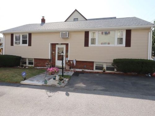 18 Everett St, Everett, MA 02149-1102