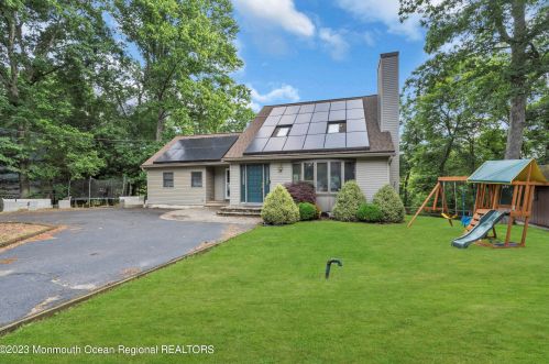 52 Lakeview Dr, Jackson Twp NJ 08527-2704 exterior