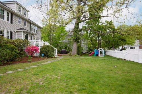 125 Washington Ave, Newton, MA 02465-1025