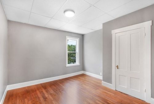 556 Bradford Ave, Fall River MA 02721-1017 exterior