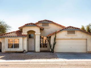 4549 Rock Wren Rd, Phoenix, AZ 85044-6870