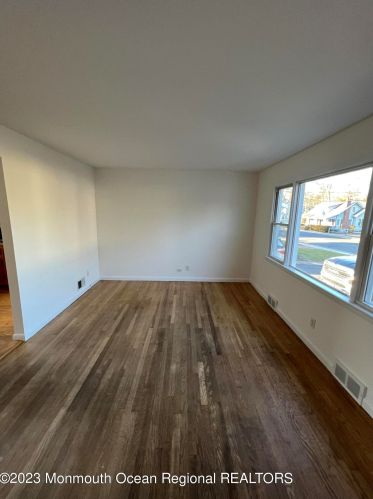 32 Lake Ave, Tinton Falls NJ  07724-1608 exterior