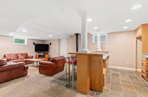 59 Crestview Rd, Milton MA 02186-3648 exterior