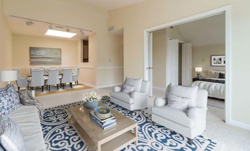 912 Main St, Chatham, MA 02633-2745