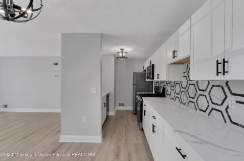 402 Daffodil Dr, Jackson Twp NJ 08527-4127 exterior