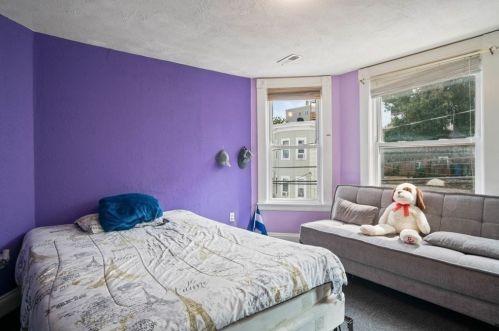 142 Marlborough St, Chelsea MA 02150-2910 exterior