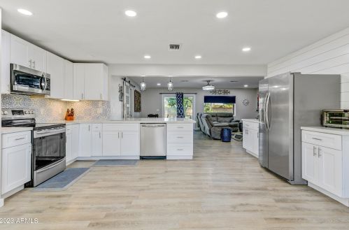 11609 Bannock St, Phoenix, AZ 85044-1809