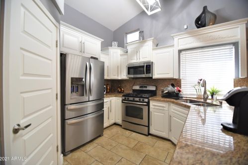 1932 Alta Vista Rd, Phoenix AZ 85041-5443 exterior