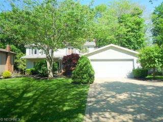 5121 Lansdowne Dr, Cleveland, OH 44139-1228