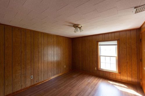 51 Grv St, North Brookfield MA 01535-1944 exterior