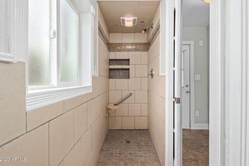 1351 Clarendon Ave, Phoenix AZ 85033-4118 exterior