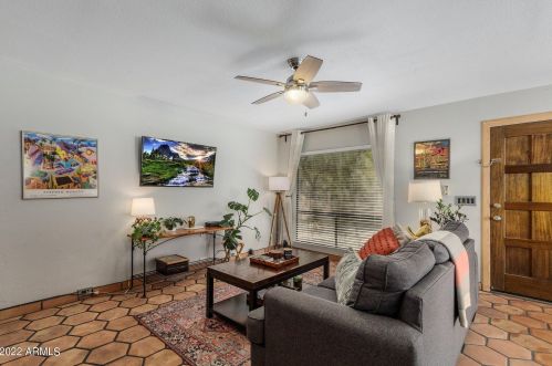 8805 48th St, Phoenix, AZ 85044-5314