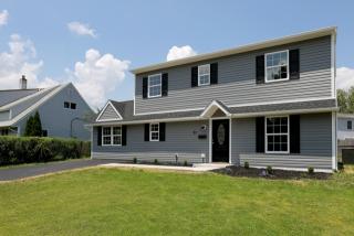 12 Greenbrier Rd, Levittown, PA 19057-3306