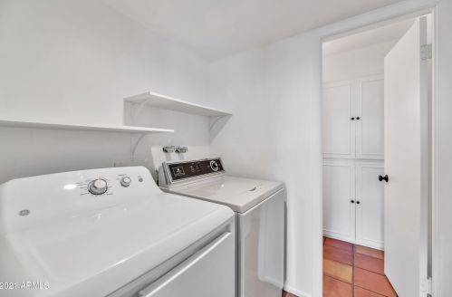 2818 Clarendon Ave, Phoenix AZ 85031-3142 exterior