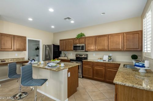 1668 Cielo Grande Ave, Phoenix AZ 85024-7554 exterior