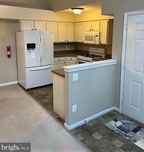 1304 Tristram Cir, West Deptford NJ 08051-2256 exterior