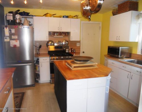 221 Queens Dr, Little Silver NJ 07739-1630 exterior