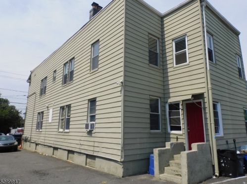 379 10th St, Belleville, NJ 07109-1007