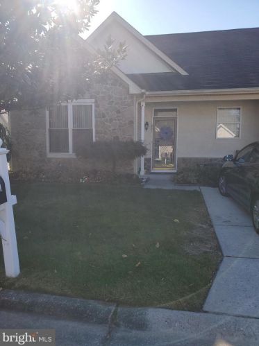 301 Castlewood Way, West Deptford NJ  08096-5161 exterior