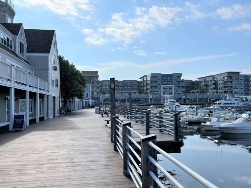 1001 Marina Dr, Quincy MA  02171-1535 exterior