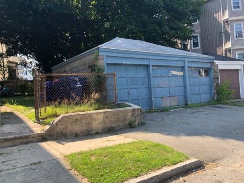 543 Coggeshall St, New Bedford MA 02746-1450 exterior