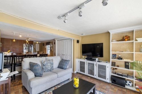 186 Mt Vernon St, Lawrence MA 01843-3302 exterior