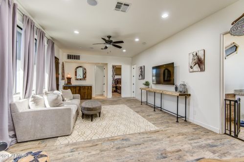 35205 3rd Ave, Phoenix AZ 85027-5908 exterior