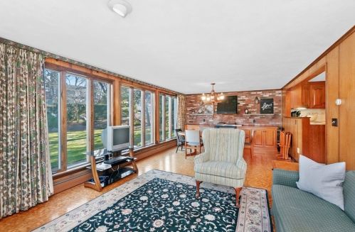 51 Fessenden St, Newton MA 02460-1119 exterior