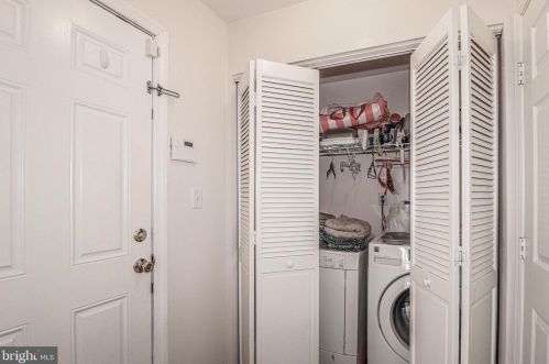 9 Canal Vw Dr, Trenton NJ 08648-1319 exterior