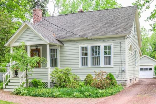 117 South St, Agawam, MA 01001-3693