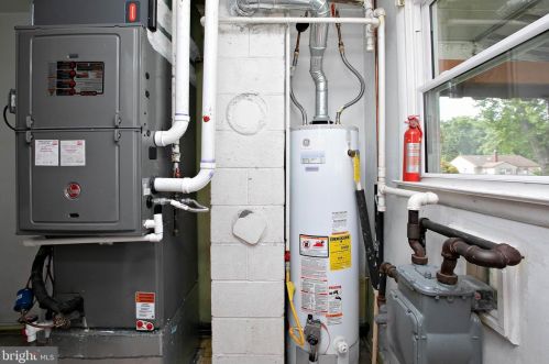 121 Hannold Blvd, West Deptford NJ 08096-1815 exterior