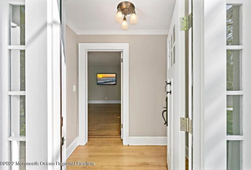 182 Pinckney Rd, Little Silver NJ 07739-1015 exterior