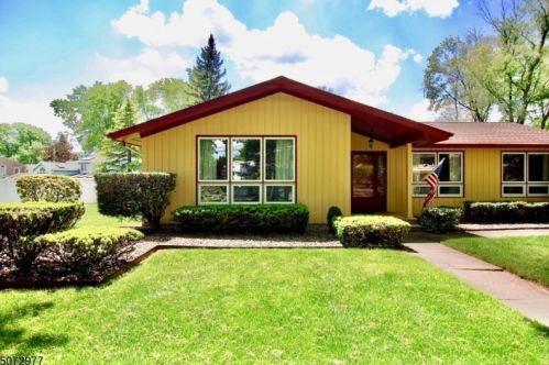 8 Walnut Ter, East Hanover, NJ 07936-3063