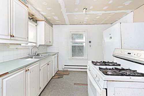 282 June St, Worcester MA 01602-3257 exterior