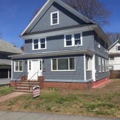 20 Mansur St, Lowell, MA 01852-2816