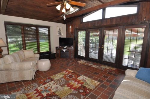 24854 Main St, Columbus NJ 08022-1339 exterior