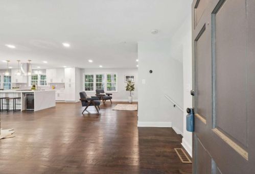 2022 Deren Way, Atlanta GA  30345-3710 exterior