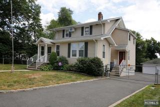 124 Grove St, Bergenfield NJ  07621-2403 exterior