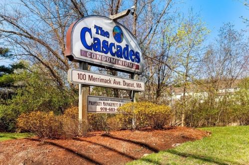 100 Merrimack Ave, Dracut MA 01826-5669 exterior