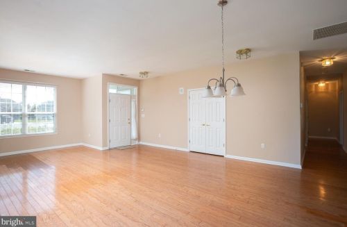 5 Taylor Ct, Columbus NJ  08022-2339 exterior