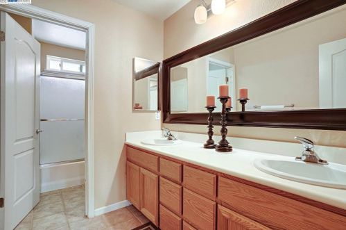 2349 Pacifica Ct, San Leandro CA 94577 exterior