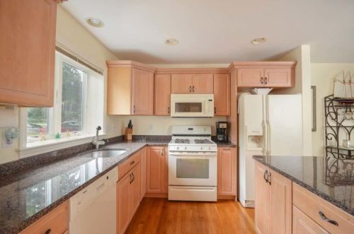 850 Falmouth Hwy, Falmouth MA 02540-2118 exterior