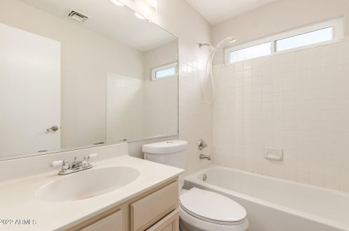 13826 36 Pl, Phoenix AZ 85050-8386 exterior