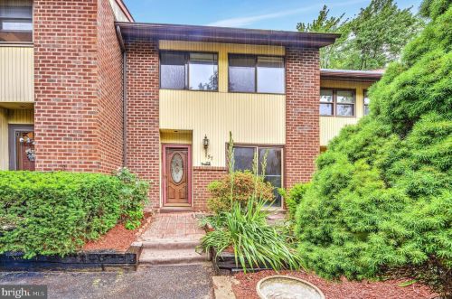 57 Juniper Ct, West Deptford, NJ 08096-2915