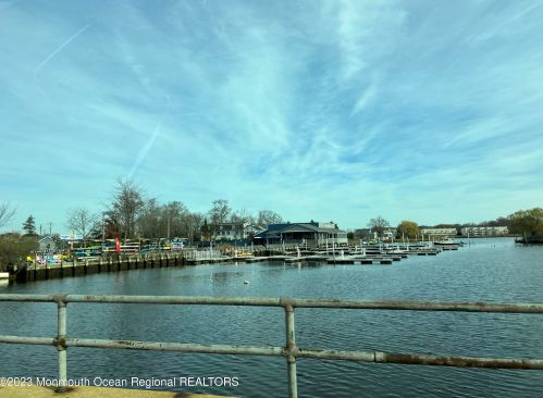 225 Silverside Ave, Little Silver NJ  07739-1752 exterior