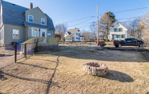 41 Arthur St, Whitman MA 02382-1101 exterior