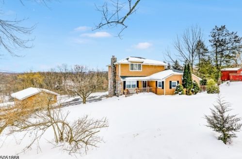 650 Stonetown Rd, Skyline Lakes, NJ 07456-1322