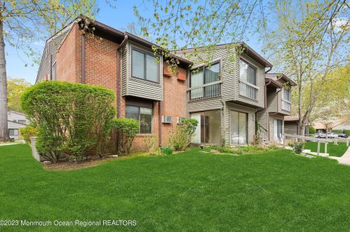 9 Medford Ct, Tinton Falls, NJ 07701-5445