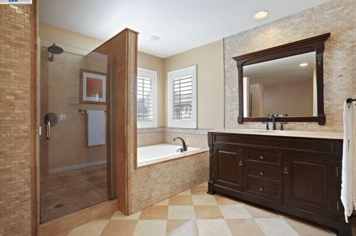 2349 Pacifica Ct, San Leandro CA 94577 exterior